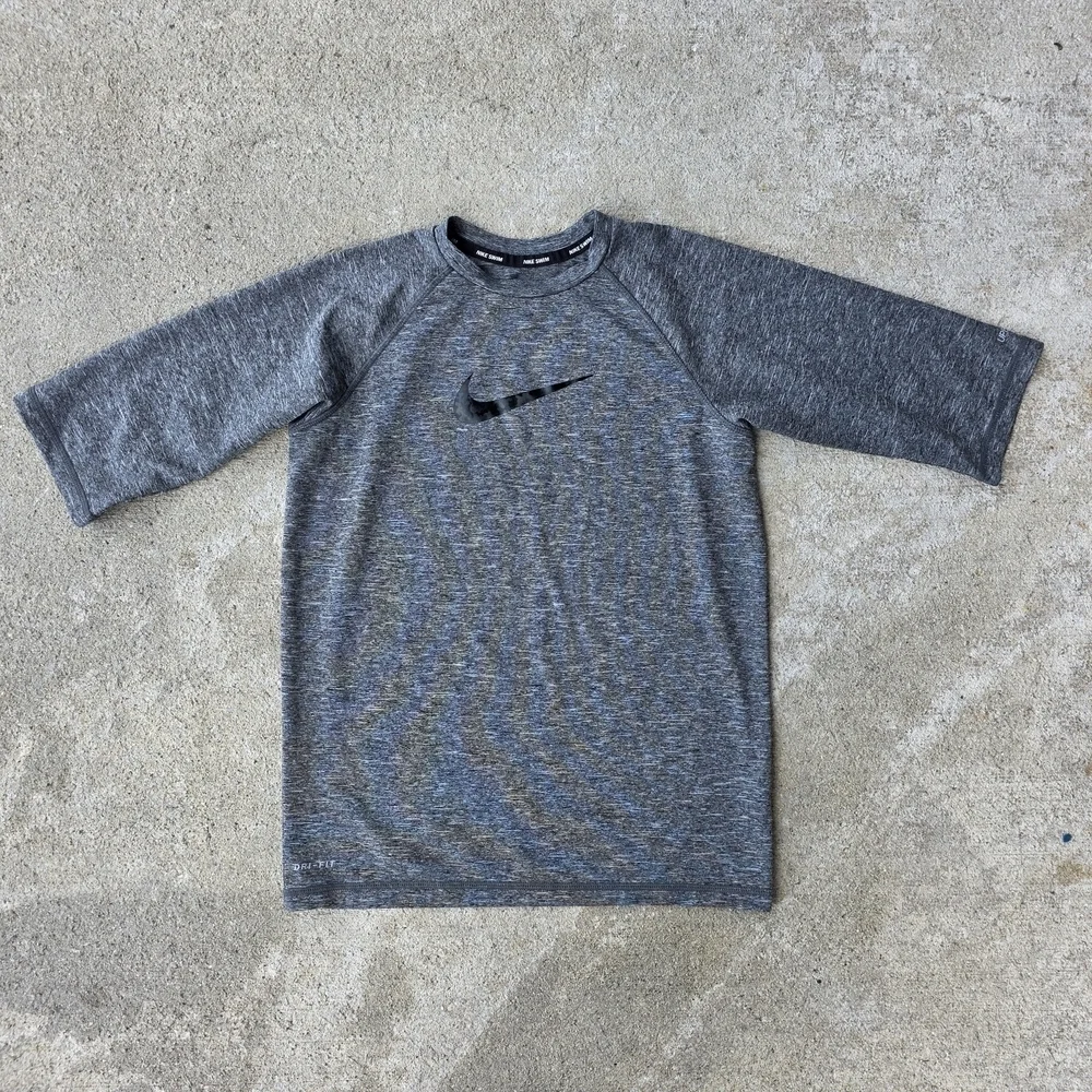 Nike Boys Dri-Fit Swim Shirt UPF 40+ Gray Size L (12–13Y)